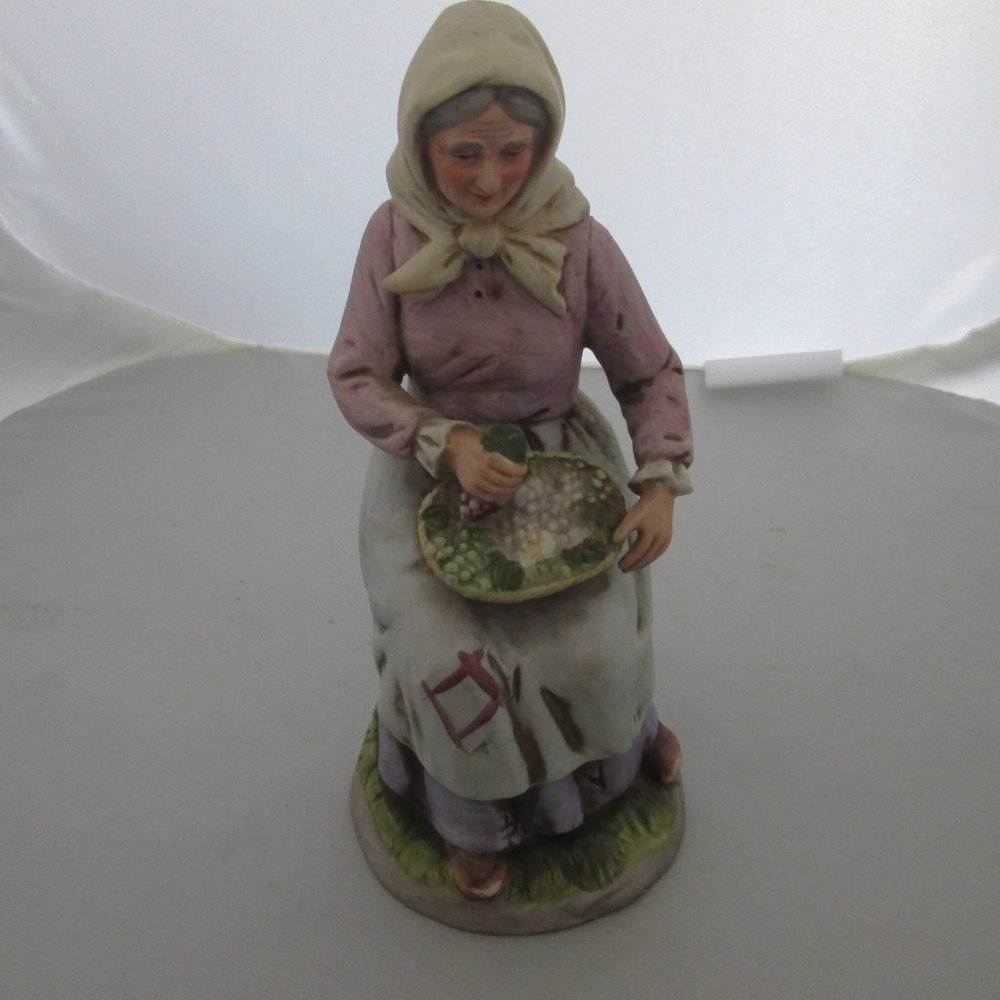 5/$30 Homco Old Lady figurine with a basket of grapes #1433